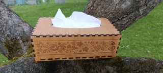 Krabička na kapesniky - gravírovaná s folklorním motivem