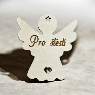 Dřevěný andílek pro štěstí